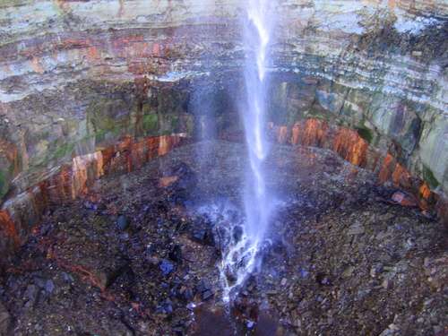 瓦拉斯特瀑布 Valaste Waterfall