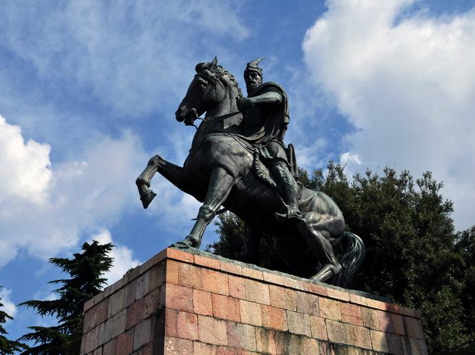 克魯亞斯坎德培塑像 Skanderbeg Statue