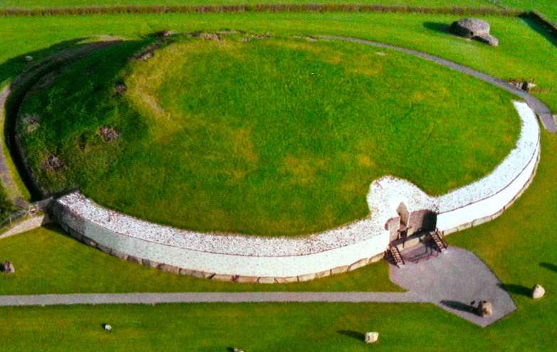 紐格萊奇墓 Newgrange