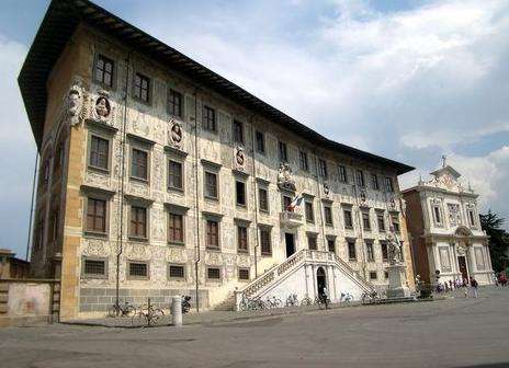 騎士宮 Palazzo della Carovana