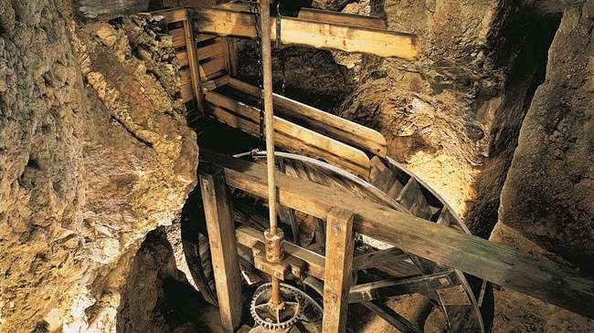 “羅切斯山口”地窖磨坊 Col-des-Roches Cave Mills