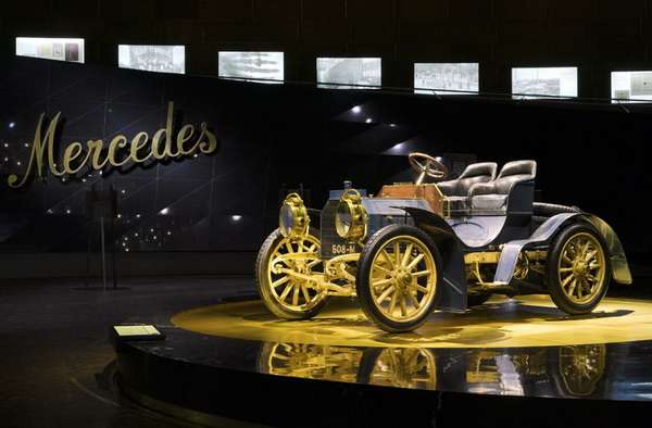 梅賽德斯-賓士博物館 Mercedes-Benz Museum