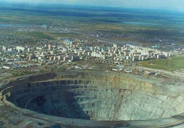 米爾鑽石礦場 Mirny Diamond Mine