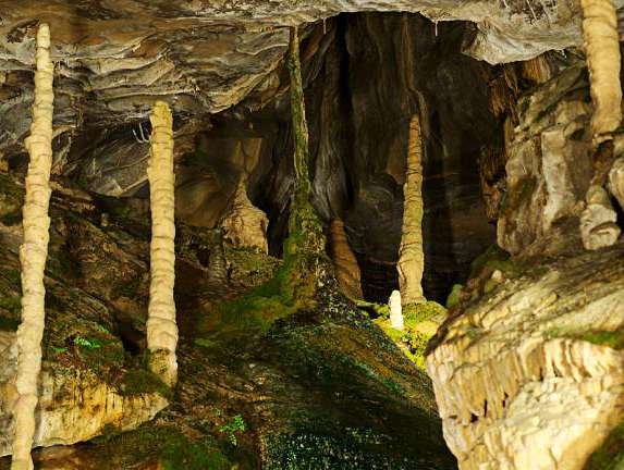 貝爾多斯石鐘乳石洞 St. Beatus Caves