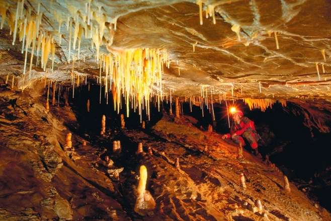 赫洛赫溶洞 Hlloch Cave