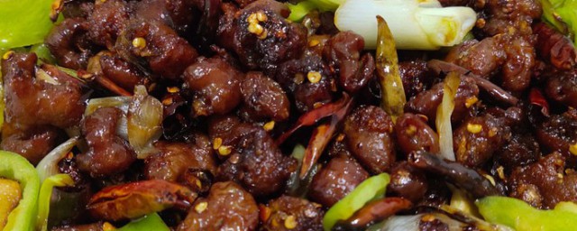 川菜幹煸肥腸的做法 幹煸肥腸的烹飪技巧分享