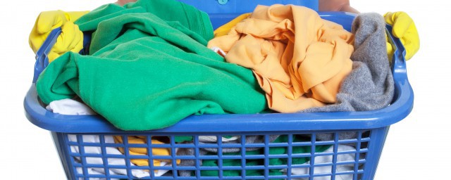 巧洗衣服上的萬能膠漬 萬能膠粘在衣服上怎麼洗掉