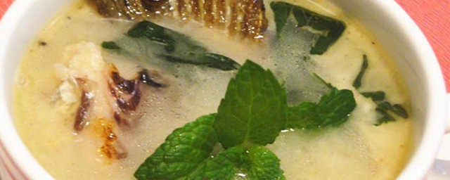 薄荷鯽魚湯的做法是怎樣的 薄荷鯽魚湯的做法介紹