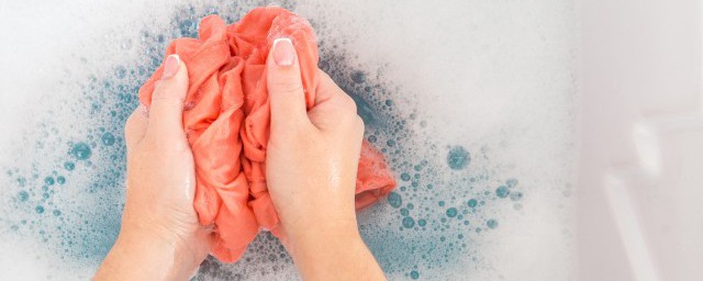 洗衣粉和洗衣液哪個洗的幹凈 使用洗衣服洗衣服幹凈還是洗衣液