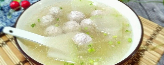 海鮮菇丸子湯的傢常做法 海鮮菇丸子湯怎麼做