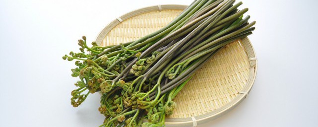 涼拌蕨菜的傢常做法 如何做涼拌蕨菜