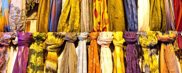 橙色圍巾適合什麼膚色 如何通過膚色選擇圍巾?