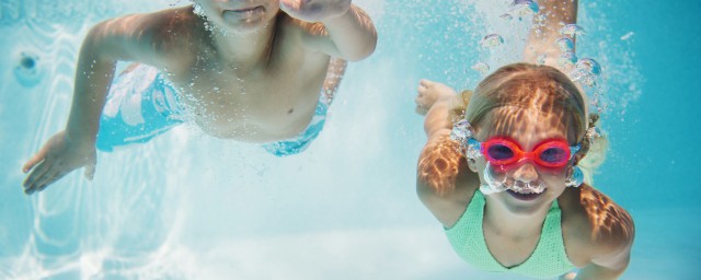 小孩遊泳有什麼好處 小孩遊泳的好處介紹