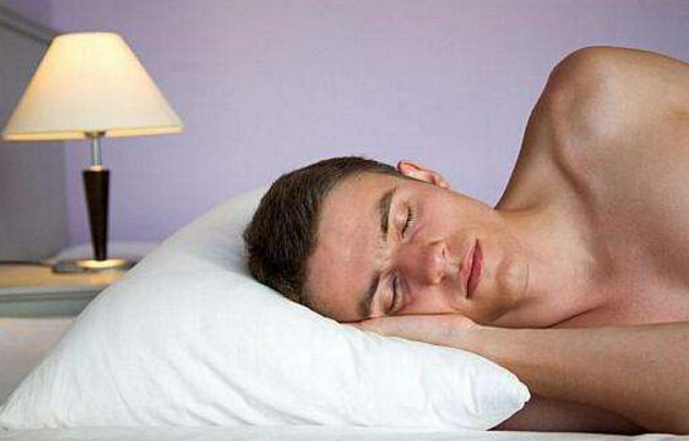 夏季男性全裸睡眠的好處有哪些
