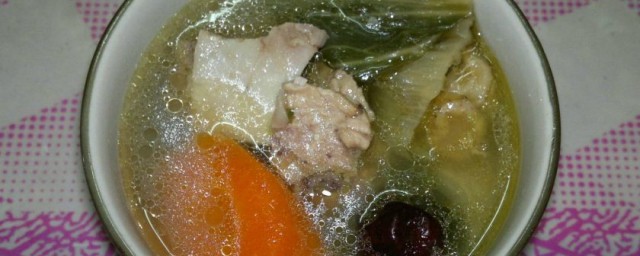 粵味十足的菜幹胡蘿卜骨頭湯 菜幹胡蘿卜骨頭湯做法介紹