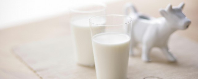 純牛奶和脫脂牛奶的區別 純牛奶和脫脂牛奶有什麼不同