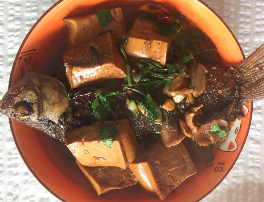 豆腐燒鯽魚怎麼做