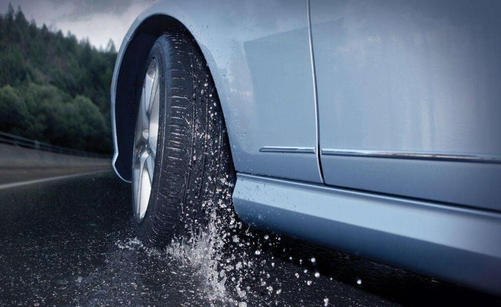 如何預防汽車輪胎打滑
