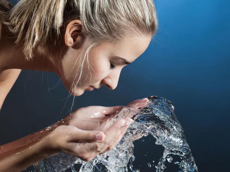 水加什麼洗臉更有效
