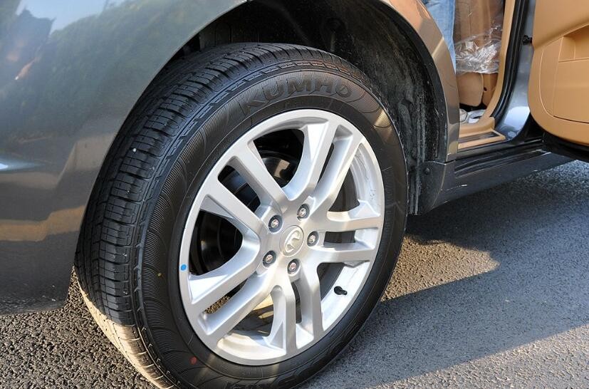 汽車輪胎有哪些必須更換