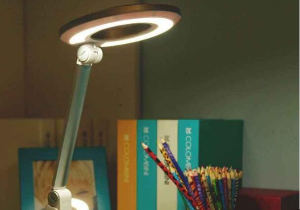學生專用臺燈如何選購