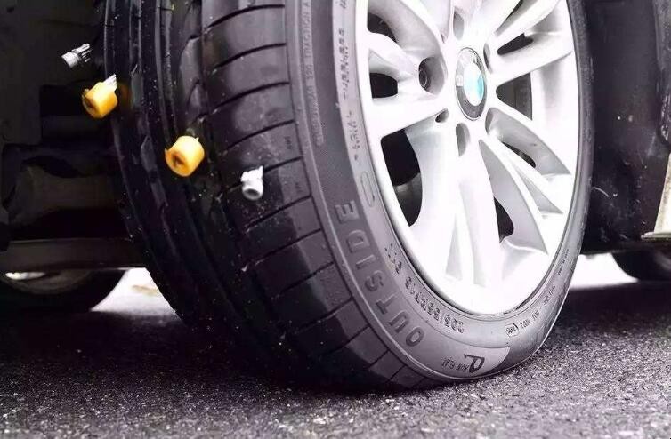 汽車輪胎被釘子紮破怎麼辦