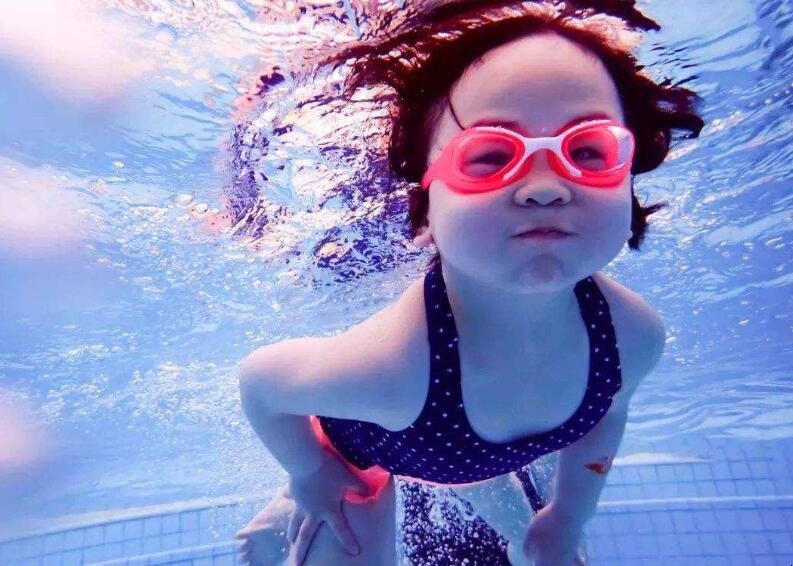 小孩幾歲開始學遊泳好