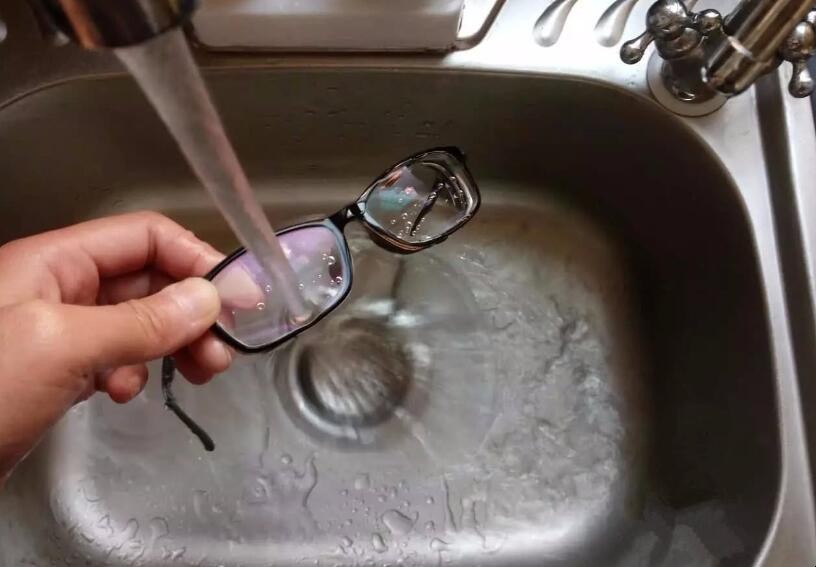 眼鏡怎麼清洗比較好