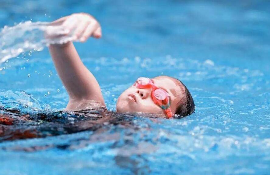 兒童學遊泳有什麼好處