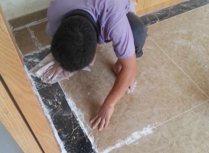 瓷磚上的水泥怎麼清理