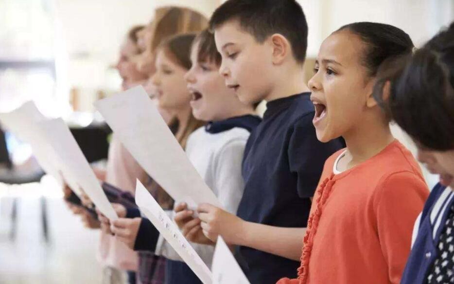 孩子學唱歌有什麼好處