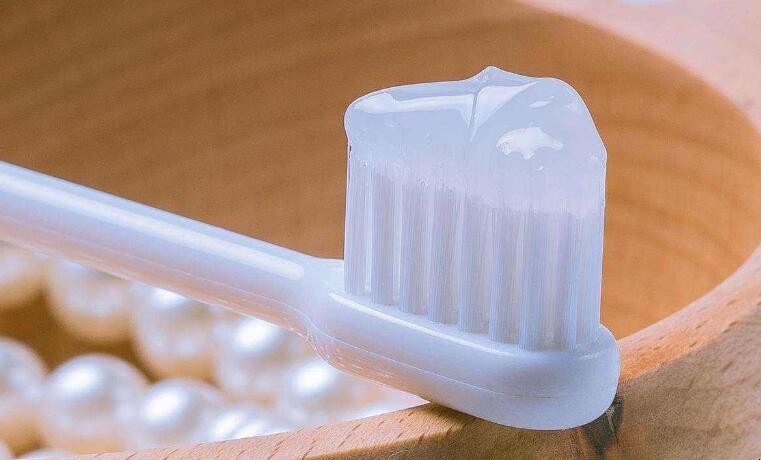 牙膏生活中的妙用有哪些