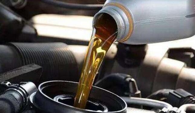 汽油機汽車多久換一次機油