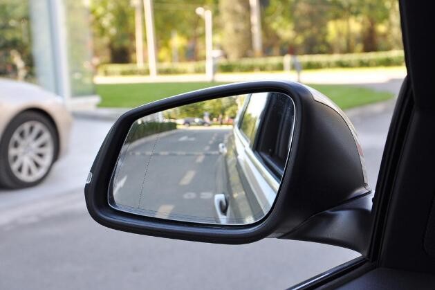 汽車正常行駛中為什麼要經常看後視鏡
