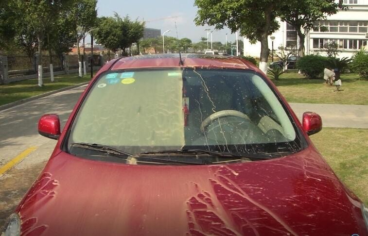 汽車清洗擋風玻璃是用水還是玻璃水