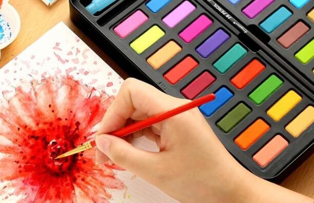 畫筆顏色塗到手上怎麼去除