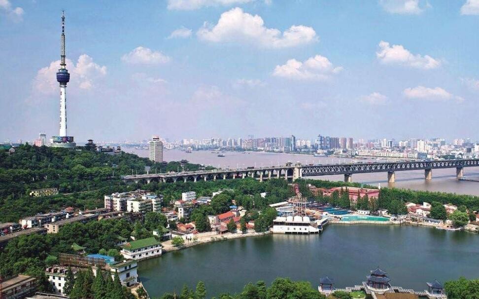 武漢位於長江的什麼遊