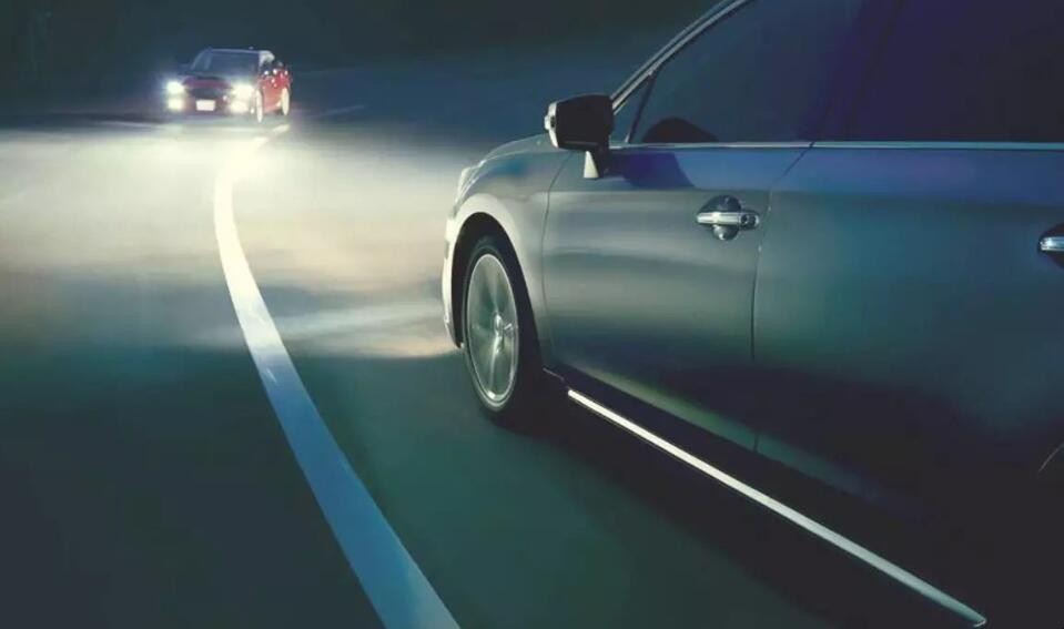 開車上路如何使用遠光燈