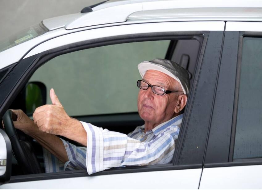 有駕照年齡80歲以後還能駕車嗎