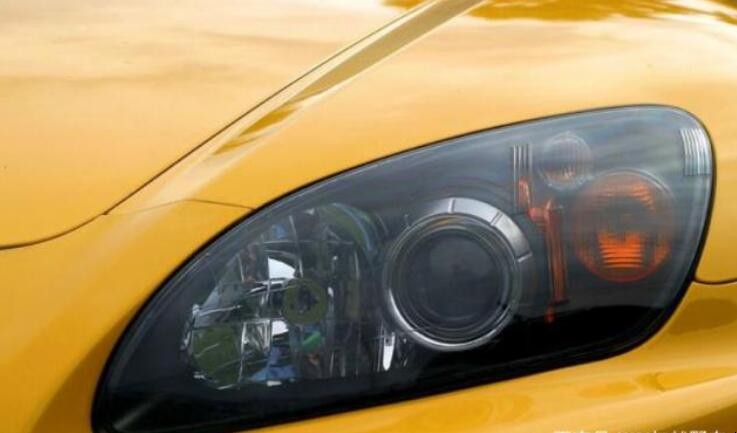 車燈發黃怎麼清洗