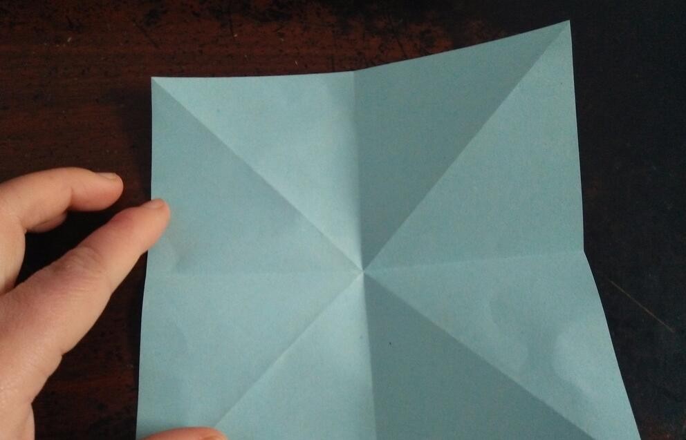 如何用紙折蜂鳥