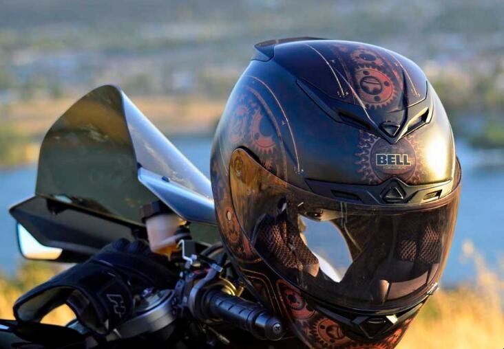 摩托車頭盔的材質有哪些