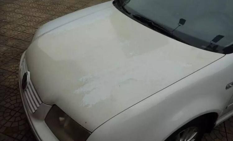 白色車漆銹點怎麼清除