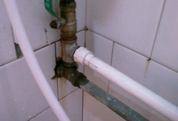 住宅樓水管漏水怎麼辦