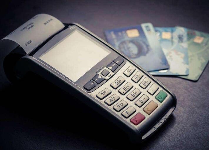 信用卡刷爆瞭還能貸款嗎
