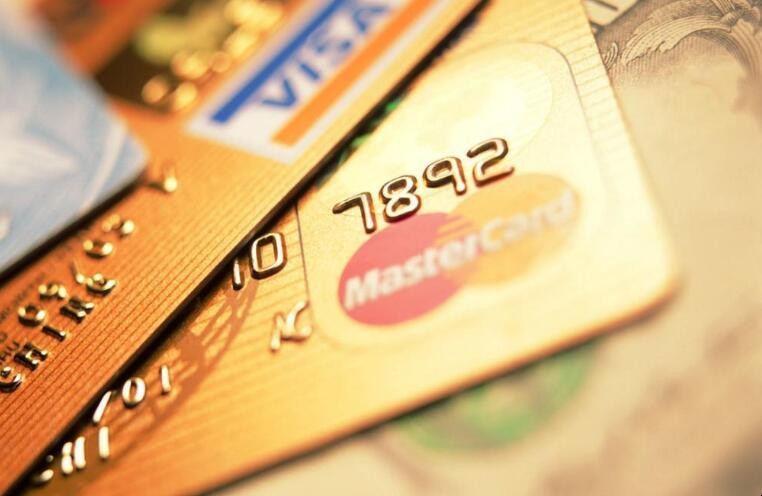 信用卡出賬日就是還款日嗎