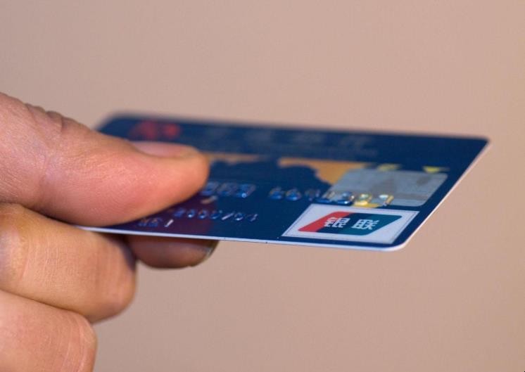 為什麼信用卡刷夠次數還要年費