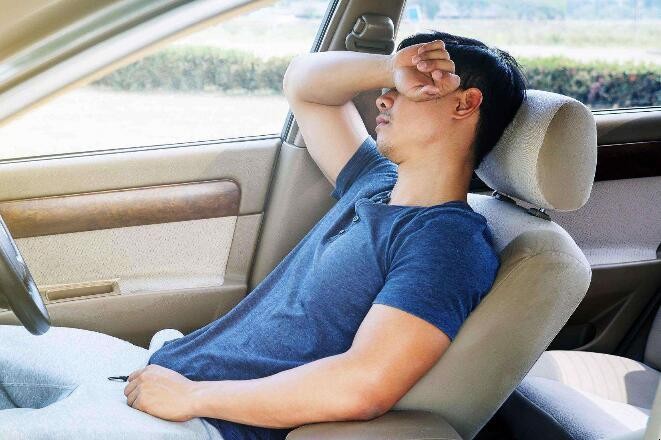 如何在車內開空調睡覺