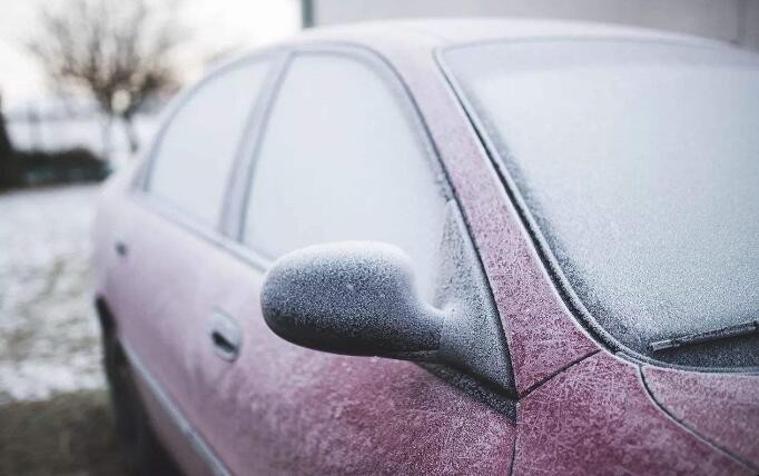 如何防止早晨車窗結冰