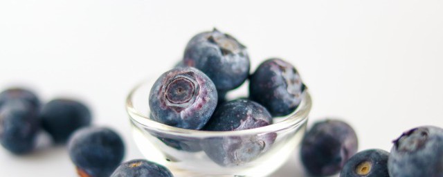 藍莓幹泡水喝的正確方法 藍莓幹泡水喝的正確方法介紹